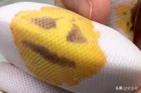 2016年他意外培育出一条有笑脸斑纹的蟒蛇